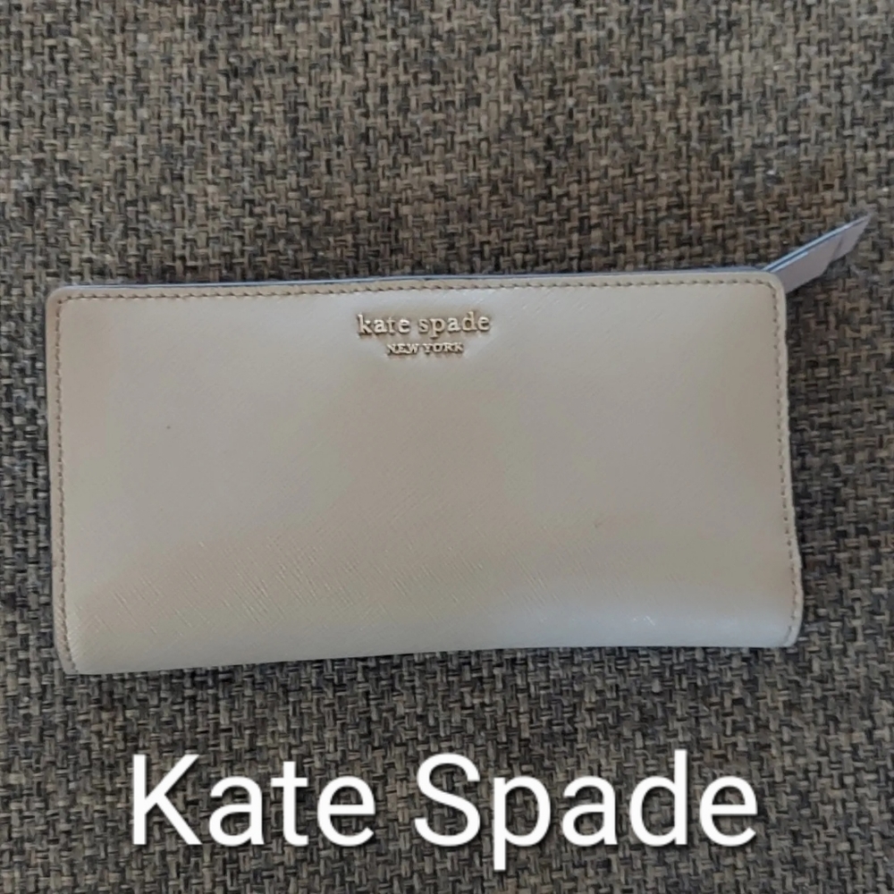 CLEARANCE!!! Kate Spade Snap Grey Wallet
